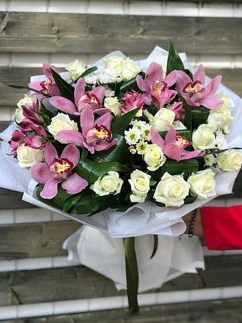 Букет цветов из: Розы и Хризантемы в Шестаково