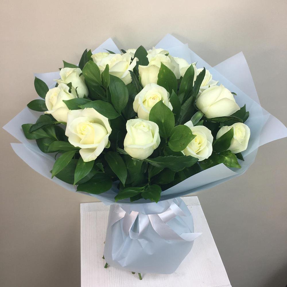 Букет 15 Белых роз Проуд в Шестаково
