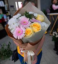 Букет цветов из:  Герберы, Розы и Хризантемы в Шестаково