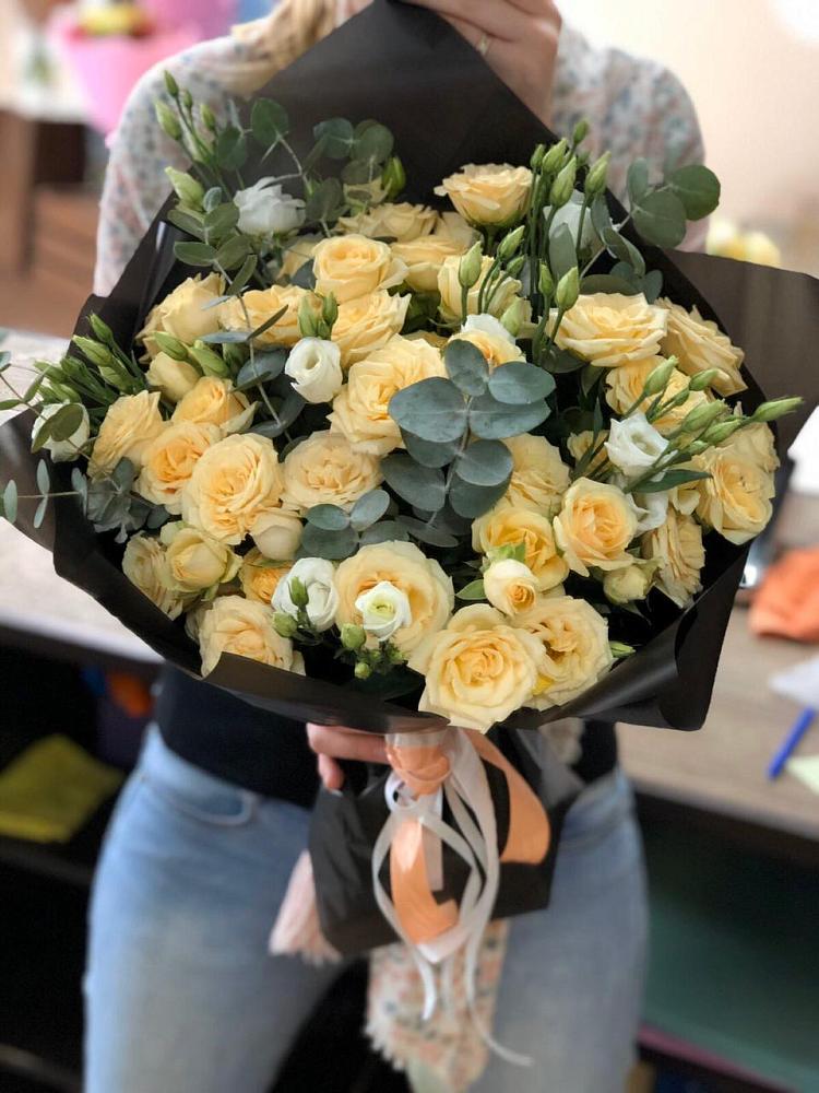 Букет цветов из: Розы и Лизиантусы в Шестаково