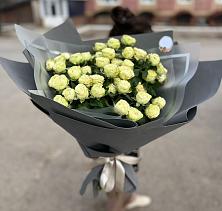 Букет Белые кустовые розы Солинеро в Шестаково