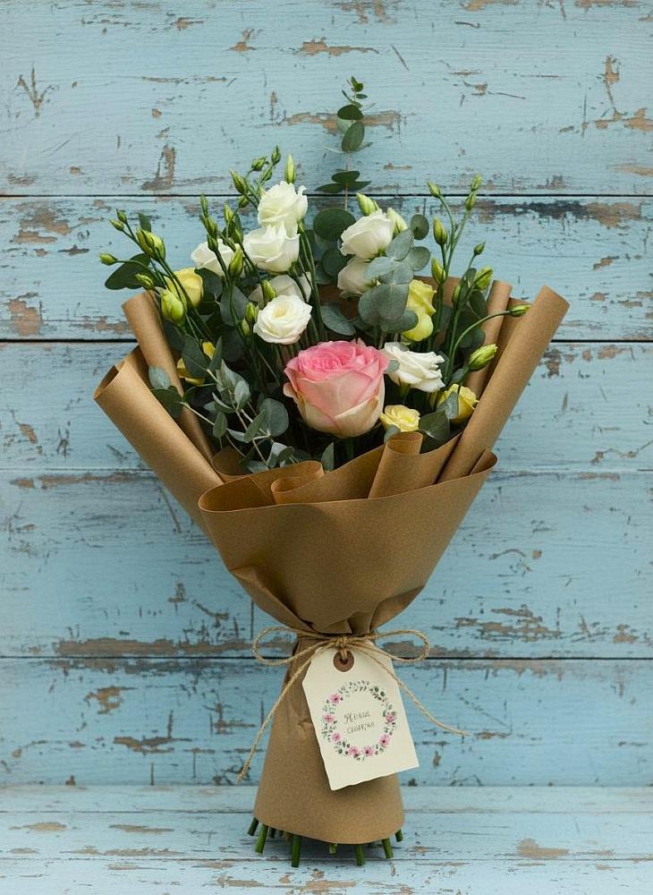 Букет цветов из: Розы и Лизиантусы в Шестаково