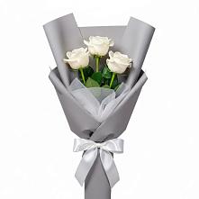 Букет 3 белые розы в Шестаково