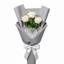 Букет 3 белые розы в Шестаково