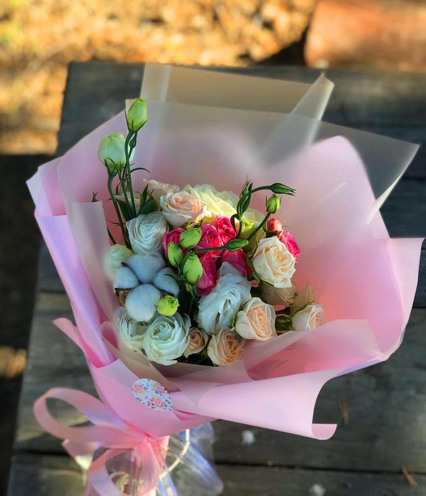 Букет цветов из: Розы и Лизиантусы в Шестаково