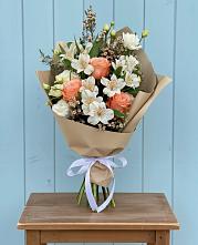 Букет цветов из:  Альстромерии, Лизиантусы, Розы и Хризантемы #REPLACE_PRED# Шестаково