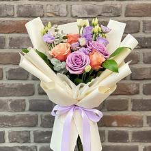 Букет цветов из:  Лизиантусы и Розы в Шестаково