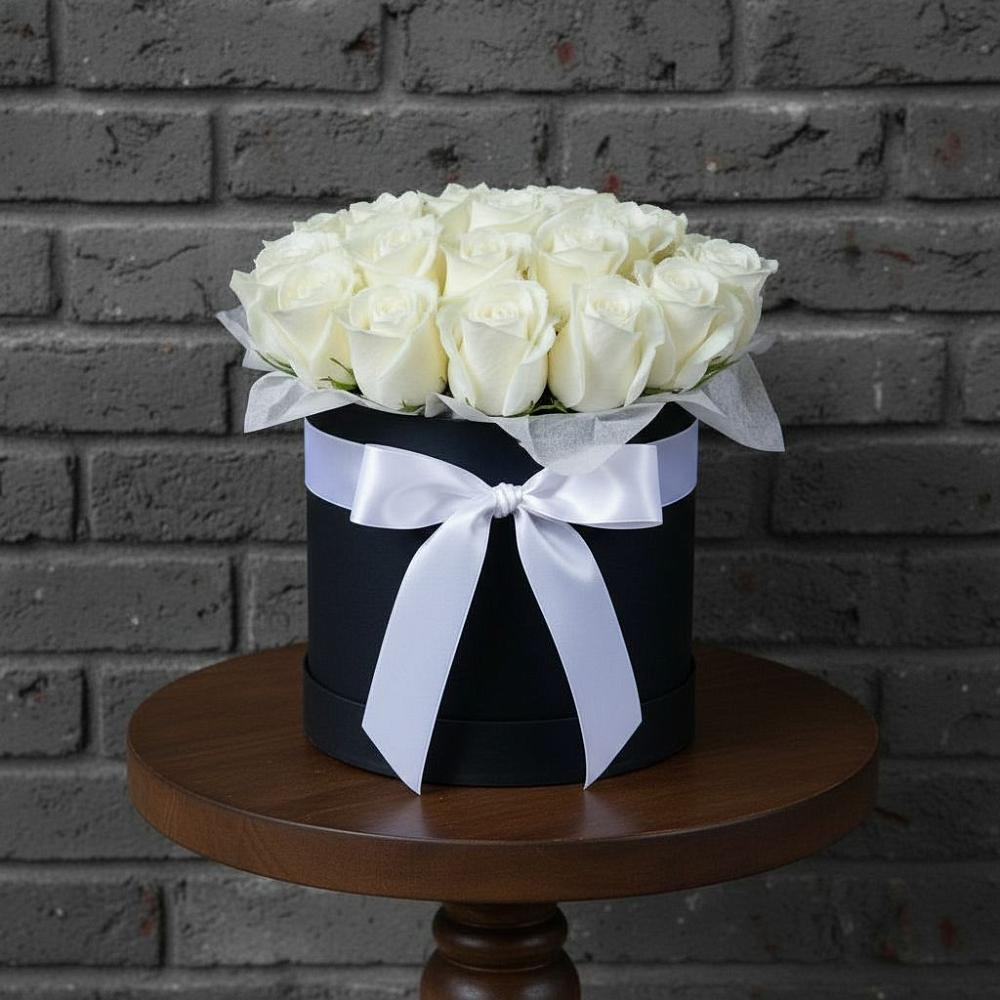 Цветочная композиция из Розы в шляпной коробке в Шестаково