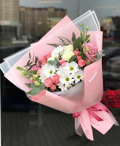 Букет цветов из: Розы, Лизиантусы и Хризантемы в Шестаково