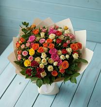 Букет Микс из разноцветных кустовых роз в Шестаково
