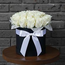 Цветочная композиция из Розы в шляпной коробке в Шестаково